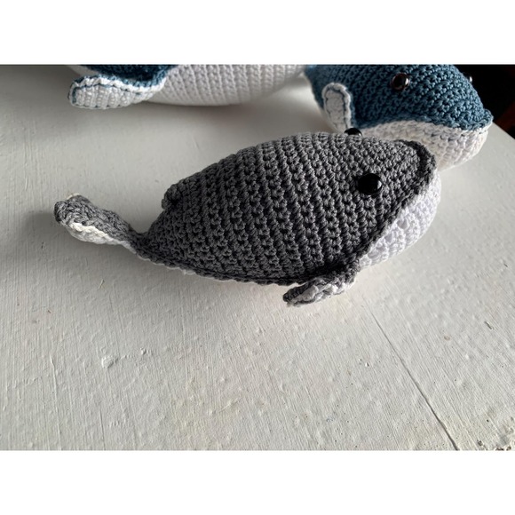 Hand Crocheted 3 Blue Grey  Whales Momma Babies Nautical Nursery Marine Fish‎ - Picture 6 of 10